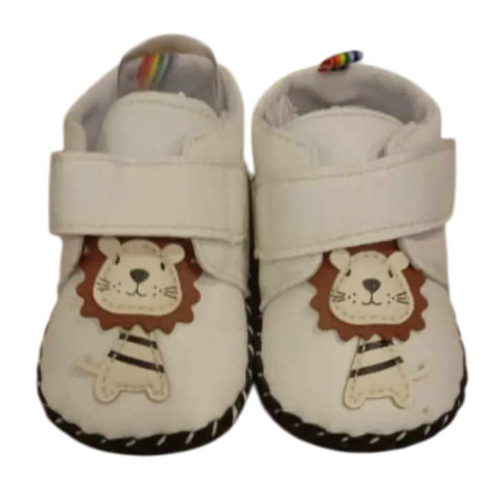 White Baby Shoes With a Cartoon Lion Appliqué - Master