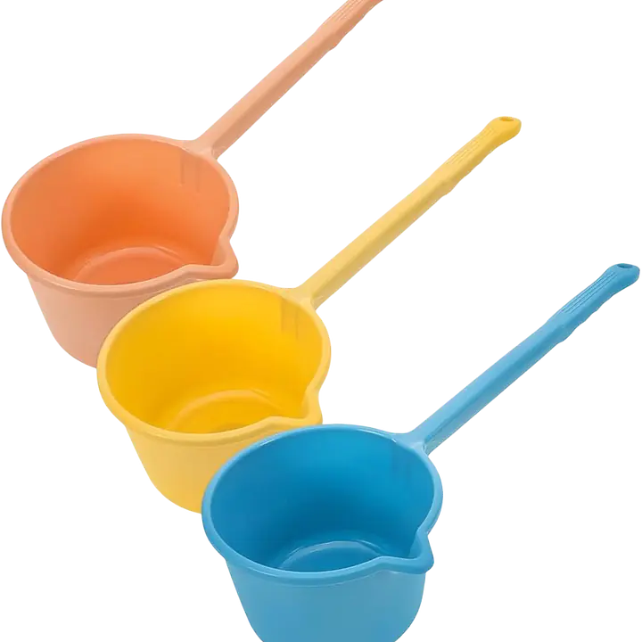 Long-handled plastic water scoop - Master