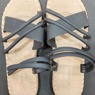 Cross-Strap Antislip Slipper primary image