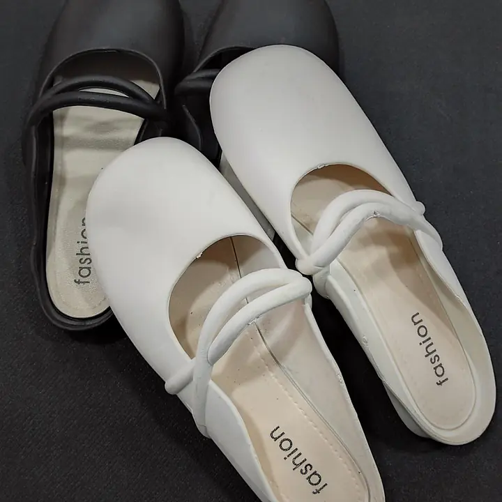 Fashionable Women's Slippers - Master