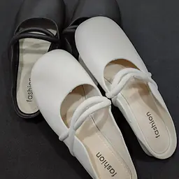 Fashionable Women's Slippers - Master