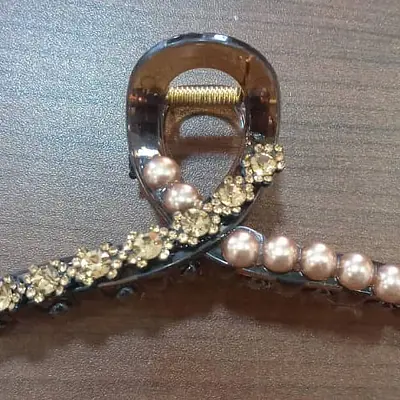 Fashionable Cross Shark Peal Beat Hair primary image