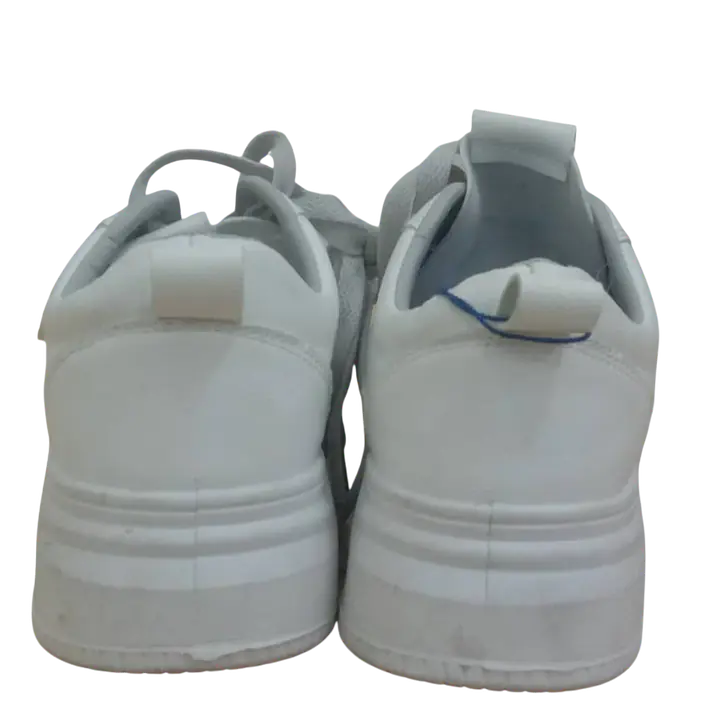 White Sneaker - Master