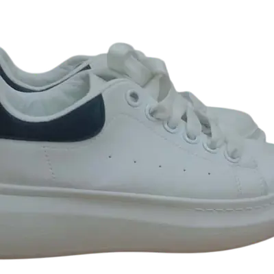 Sneaker primary image